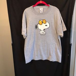 Cedar Fair mens size L grey Snoopy t-shirt